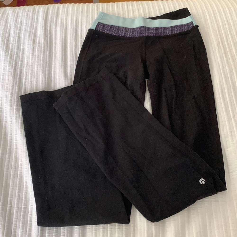 Lululemon low rise yoga pants size 4 tall.